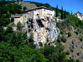 The Abruzzo - Castles & Monasteries and incredible mountain scenery
